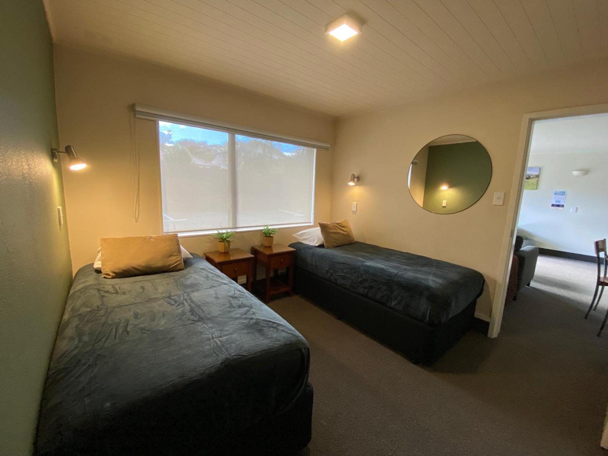 Commodore Motel Dunedin Exterior photo